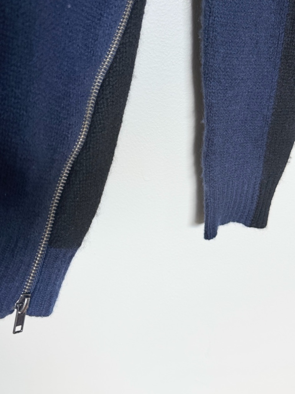 360 CASHMERE 100% Cashmere Blue Black Side Zipper Sweater Womens sz S - Picture 5 of 9